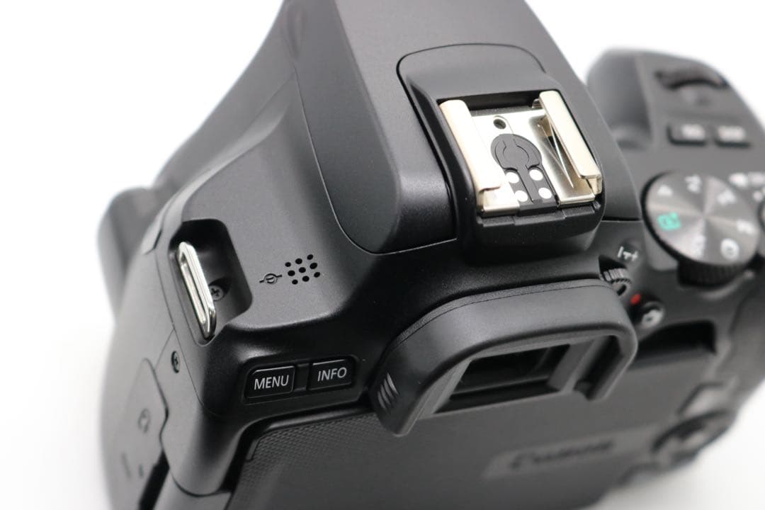 ボディ新品級 【Canon EOS Kiss X10 ダブルレンズセット】