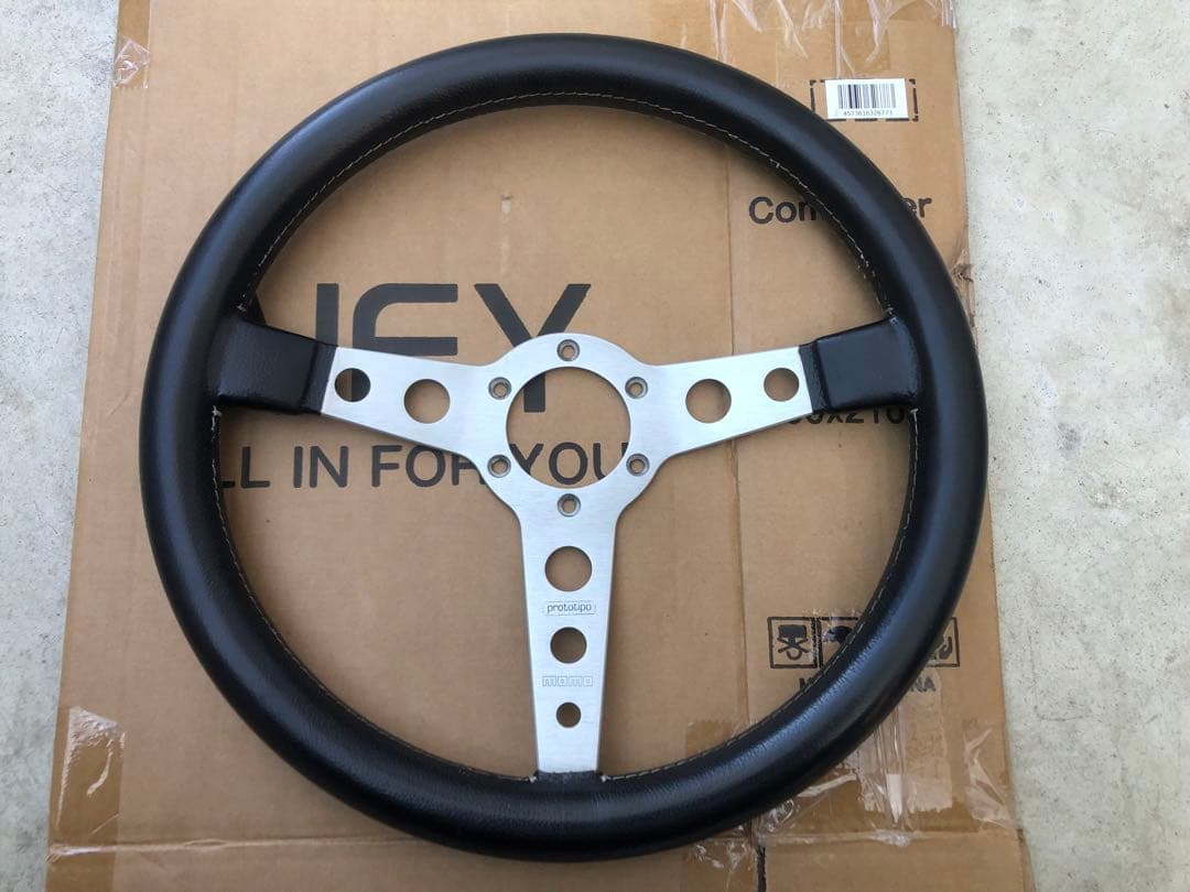 MOMO プロトタイプ シルバースポーク ステアリングホイール