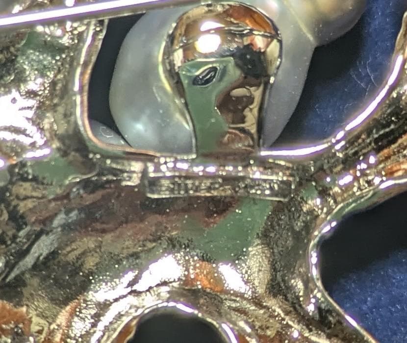 シルバー枠ケシパール？ブローチ