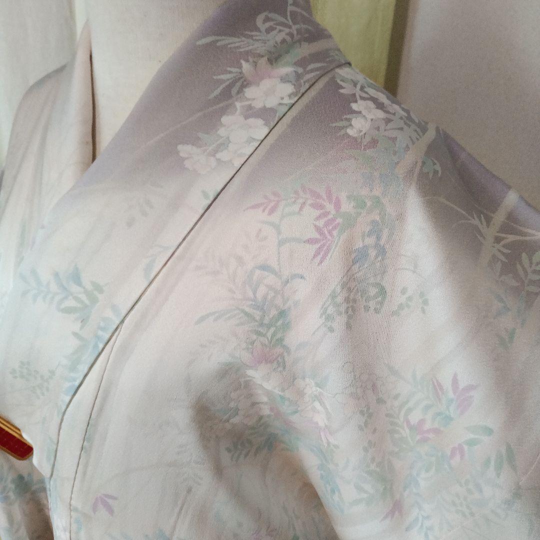 訪問着 花柄薄いホワイトベージュ 袖、裾薄紫染め 白雪姫の様です