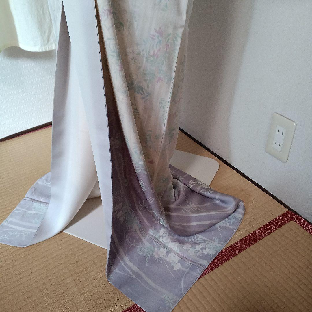 訪問着 花柄薄いホワイトベージュ 袖、裾薄紫染め 白雪姫の様です