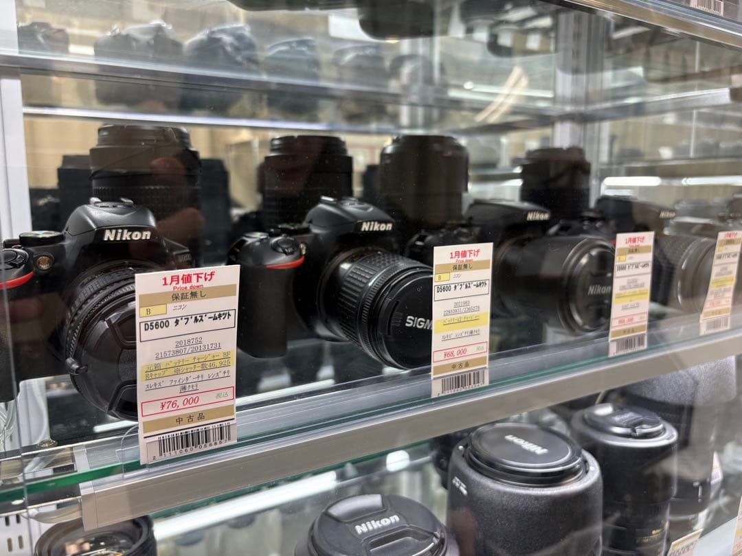 す*♪様 【美品】Nikon D5600 ダブルズームキット Camera ボデ