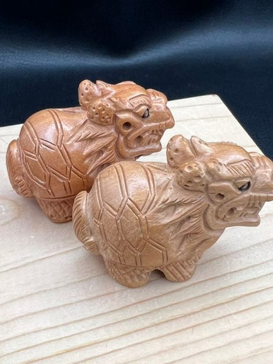 061501    桃の木素材龍亀手彫り2個セット　約24*42ミリ