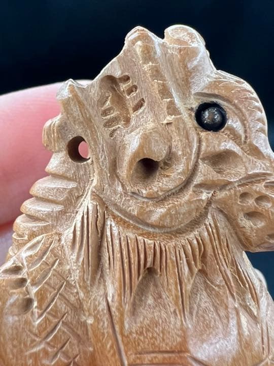 061501    桃の木素材龍亀手彫り2個セット　約24*42ミリ