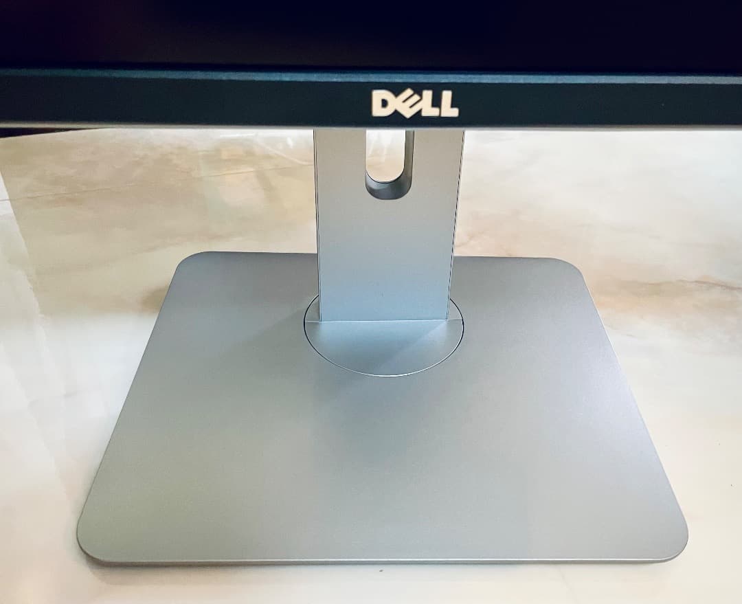 DELL P2415Q 24インチ 4K スタンド付き HDMIケーブル付属