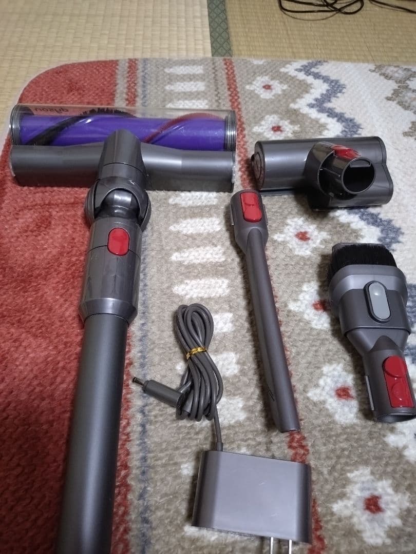 dysonダイソン Ｖ７コードレスクリーナー