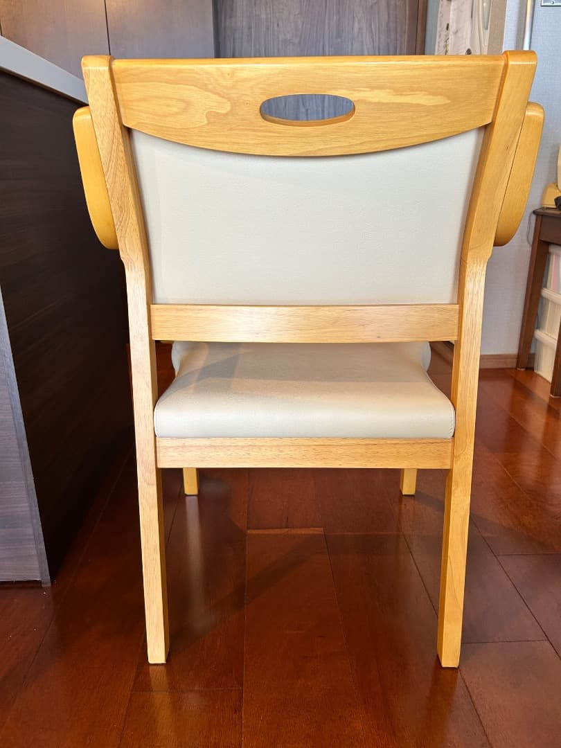 介護・高齢者用椅子　ハーフアームで立ち座りらくらく