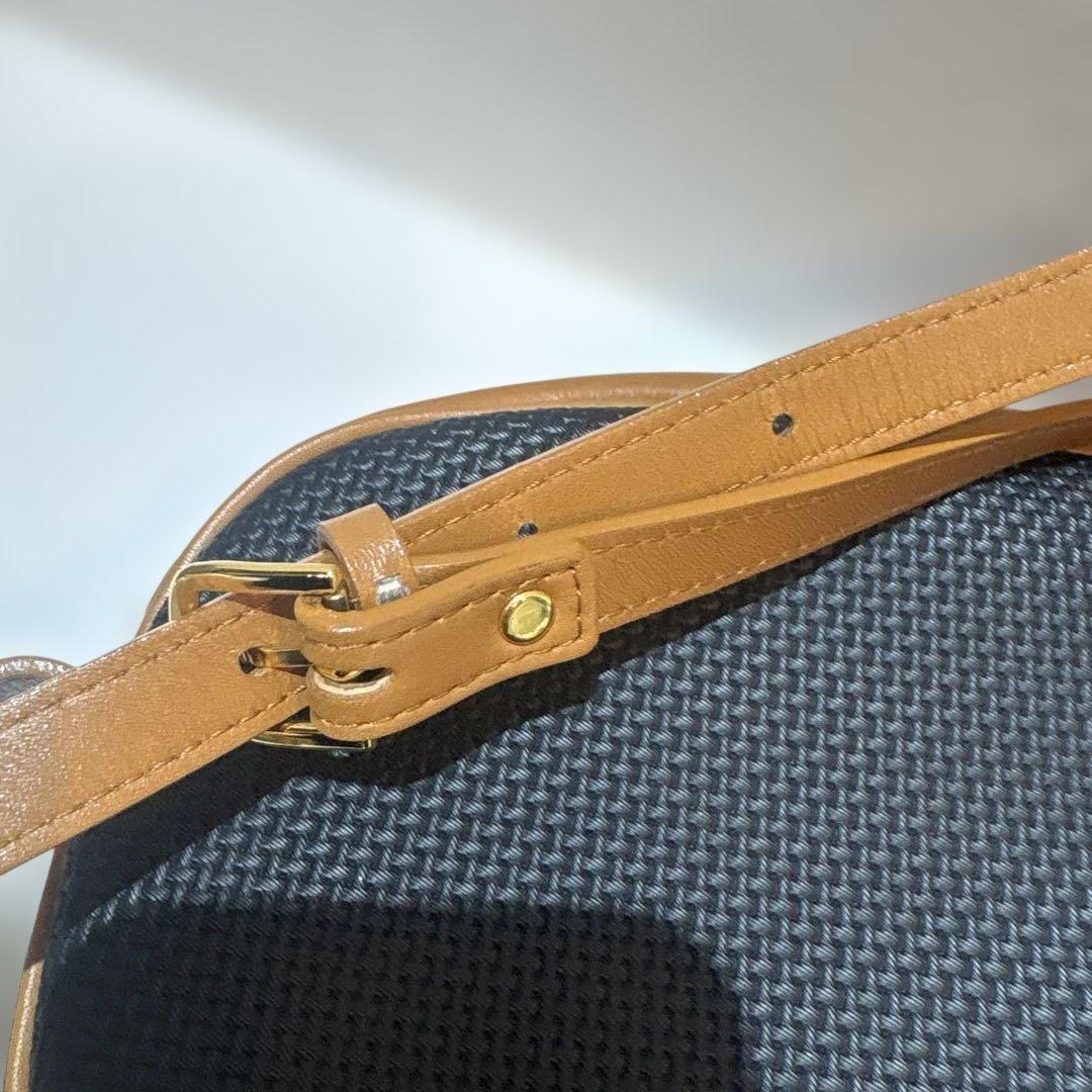 美品イヴサンローラン レザー ショルダーバッグ