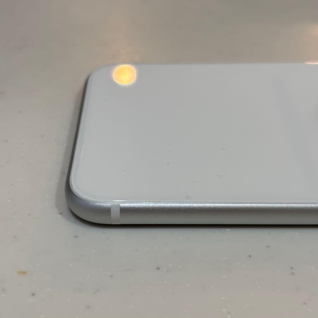 Apple iPhone SE 第二世代 ホワイト SIMロックなし