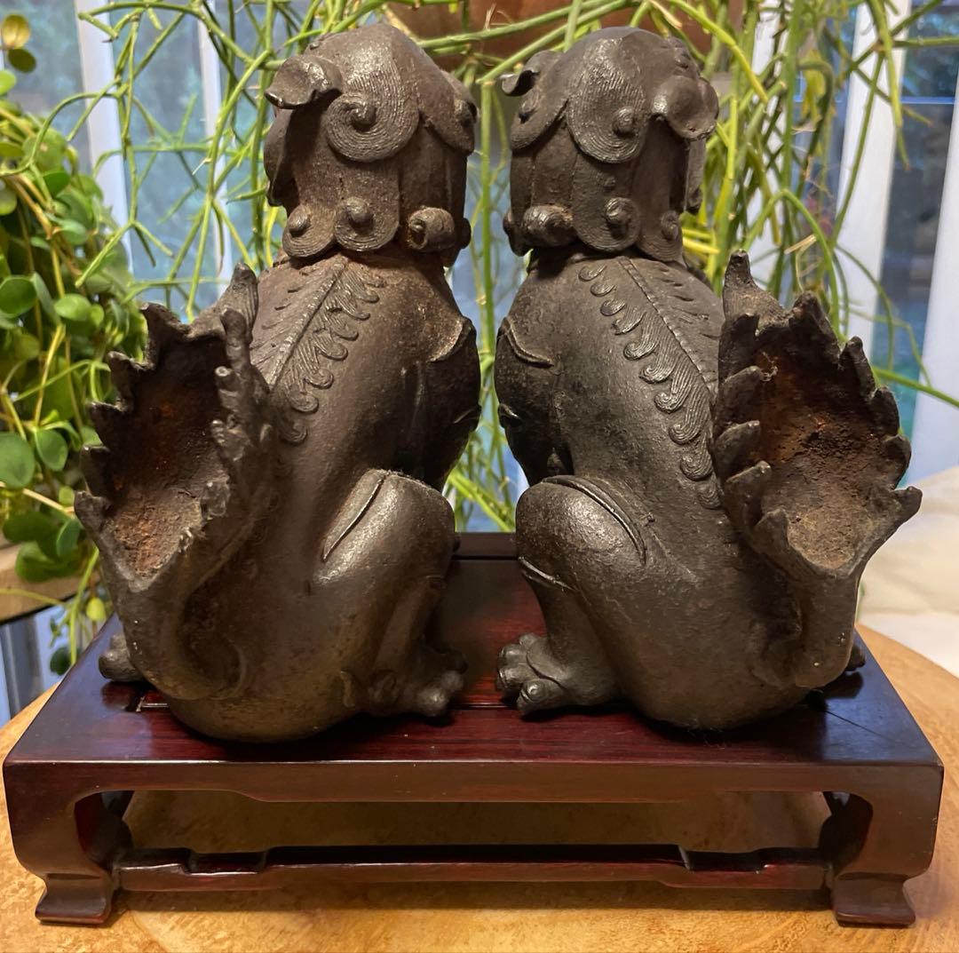 中国 骨董品 鉄製 狛犬 獅子像 木製台座付き