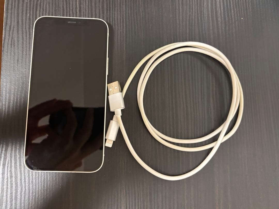 Apple iPhone 12 本体 ホワイト　SIMフリー