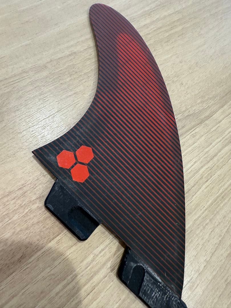 FCS 2トライフィン 赤/黒 アルメリックSサイズ