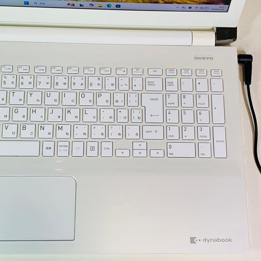 Core i7✨SSD240GB✨16GB✨東芝✨オフィス✨白✨ノートパソコン