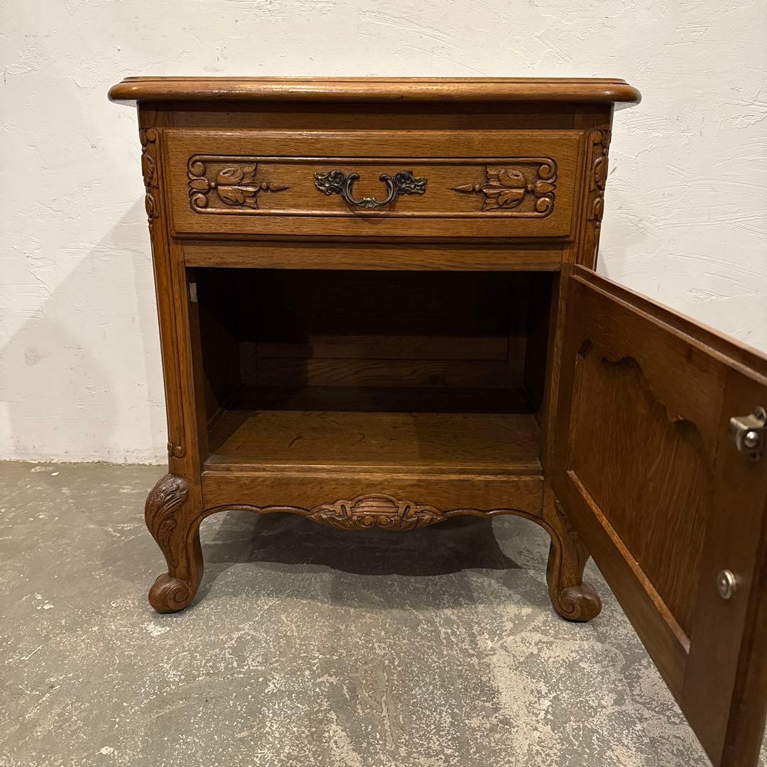 年末年始saleヴィンテージ　木製サイドテーブル　引き出し／扉収納付き　1