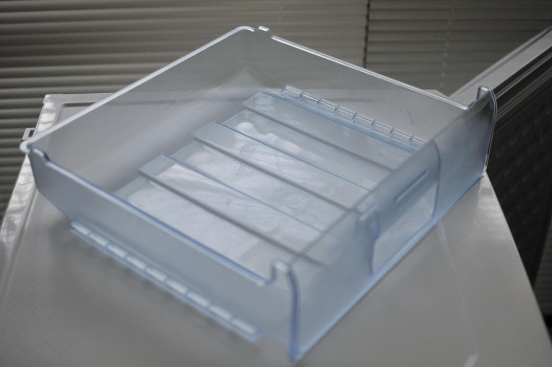 美品アイリスオーヤマ 冷凍庫 85L ホワイト IUSD-9B-W 2023年製