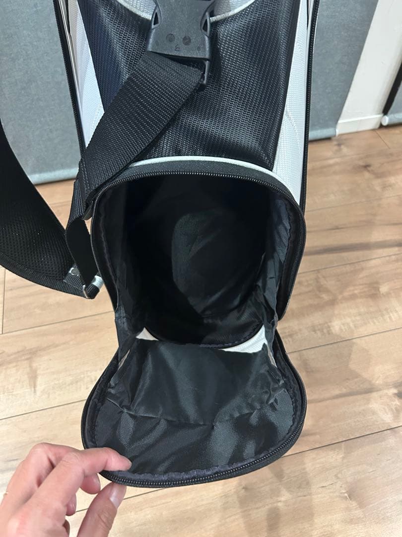 TaylorMade トゥルーライト　ゴルフバッグ