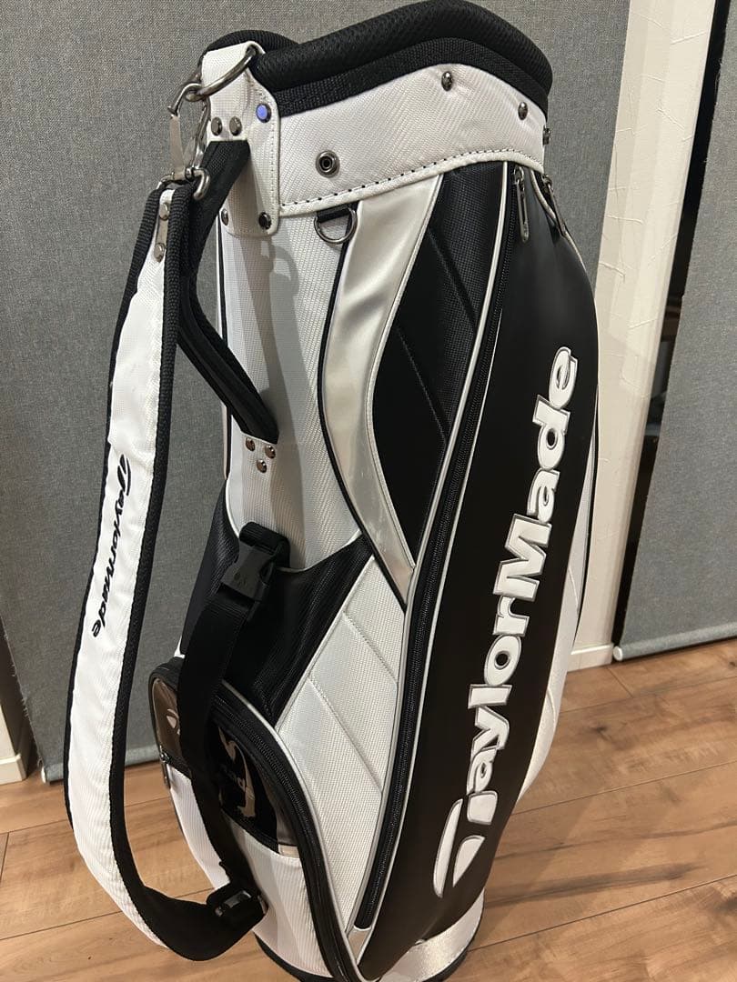 TaylorMade トゥルーライト　ゴルフバッグ