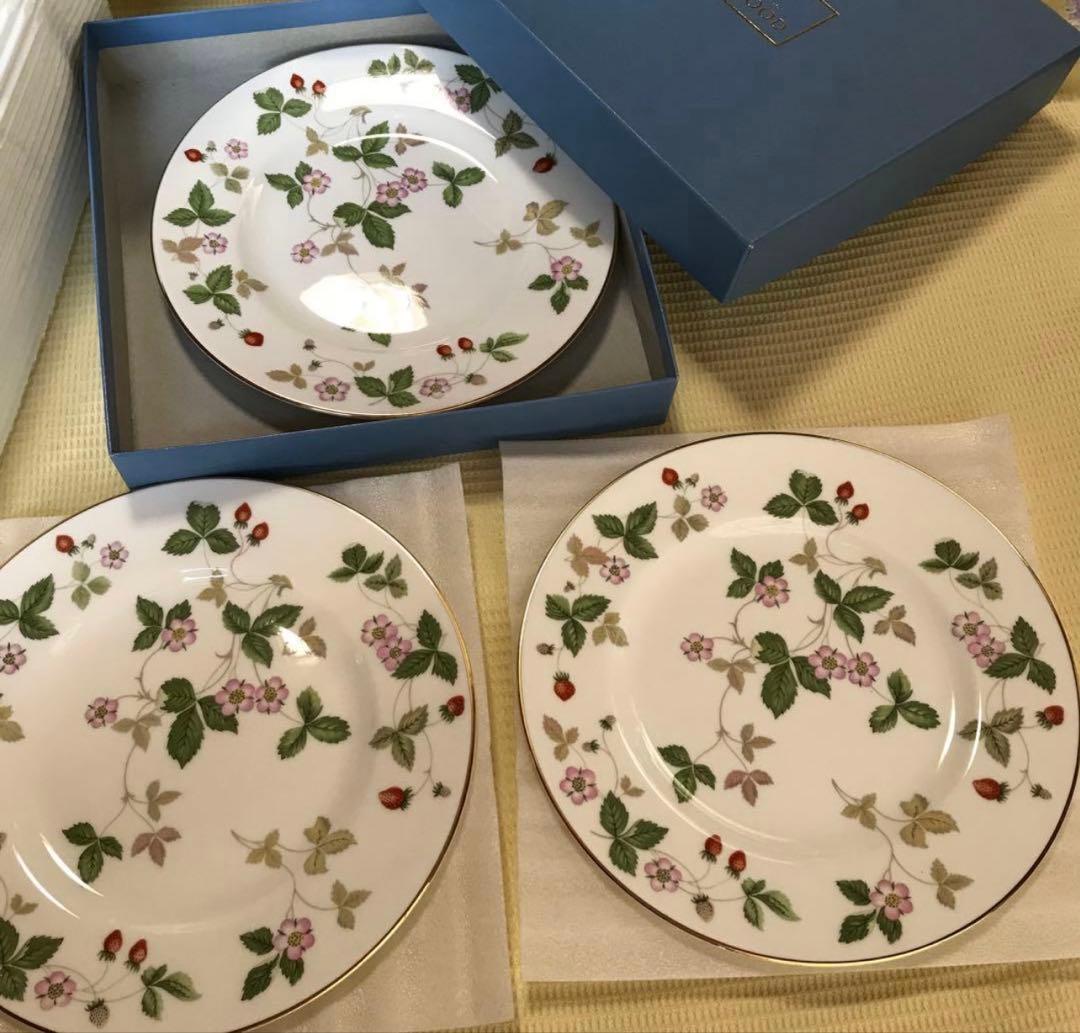 ウェッジウッド　ワイルドストロベリープレート3枚・オクタゴナルディッシュ・トレイ