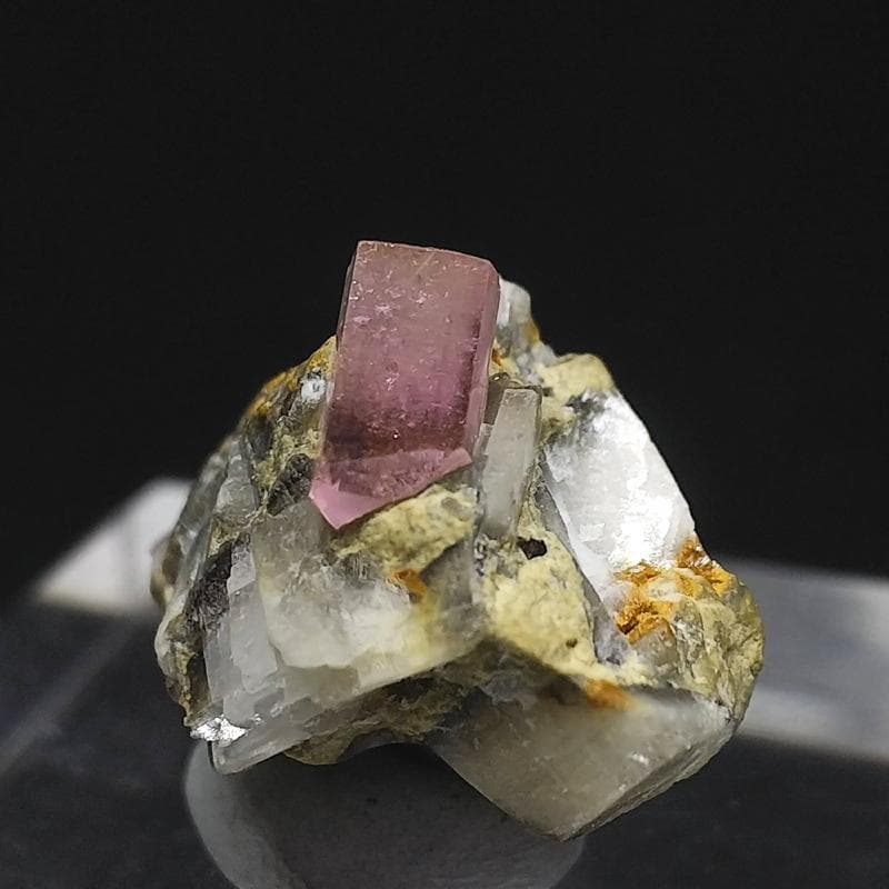 528 ピンクトパーズ トパーズ カトラン 結晶 母岩付 原石