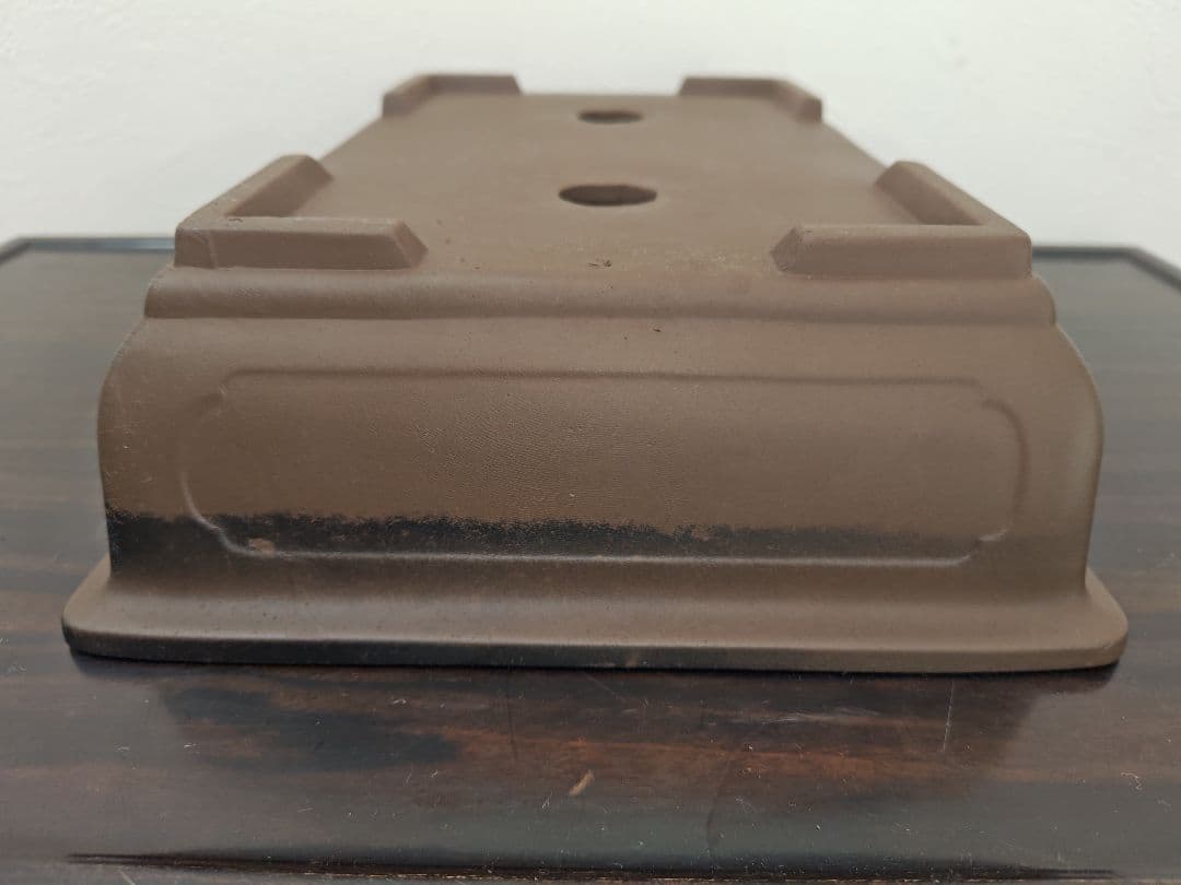 ブラウンの陶器製長方角形盆栽鉢 約32cm×23.5cm×8.7cm　落款　宝泉