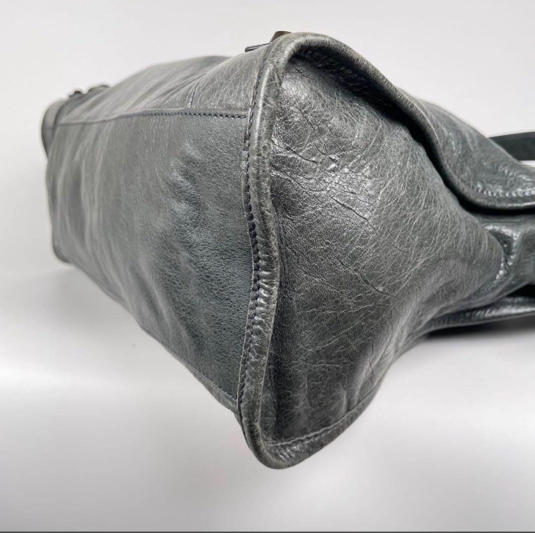 バレンシアガ　ハンド、ショルダーバッグ　2way グリーン　レザー