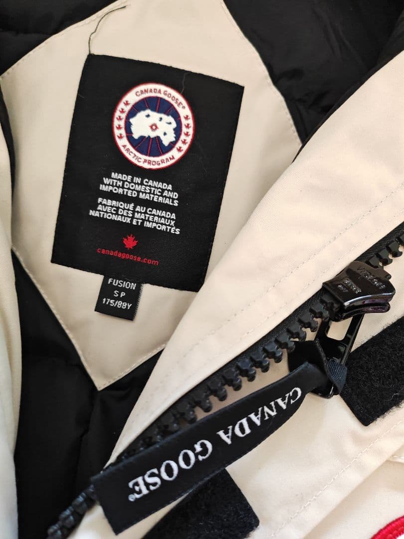 美品 カナダグース ホワイト定番モデル 東京手渡し可 24時間以内発送
