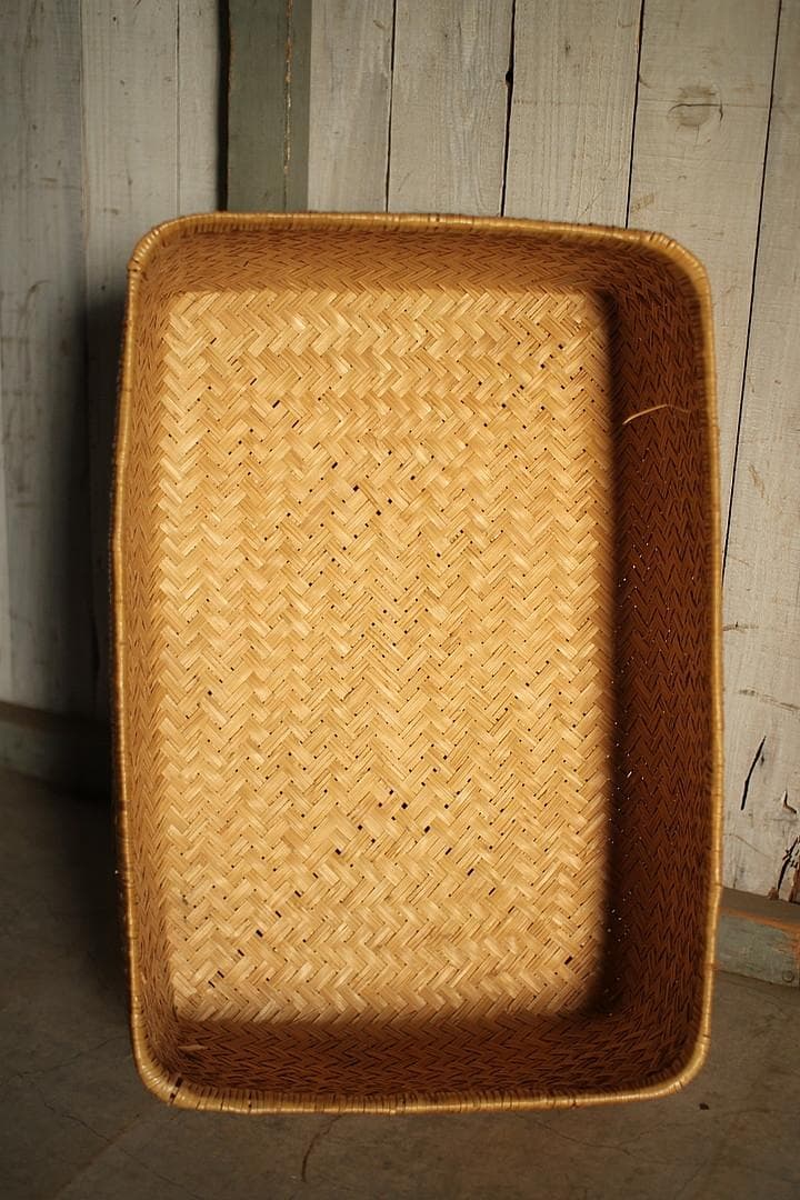 状態良く形の綺麗な古い竹編みの収納かご　行李