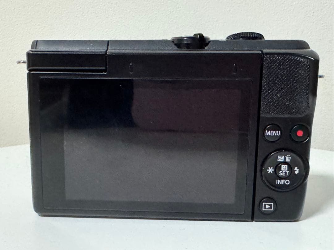 中古 Canon EOS M200 キヤノン ミラーレス 一眼カメラ 標準ズーム