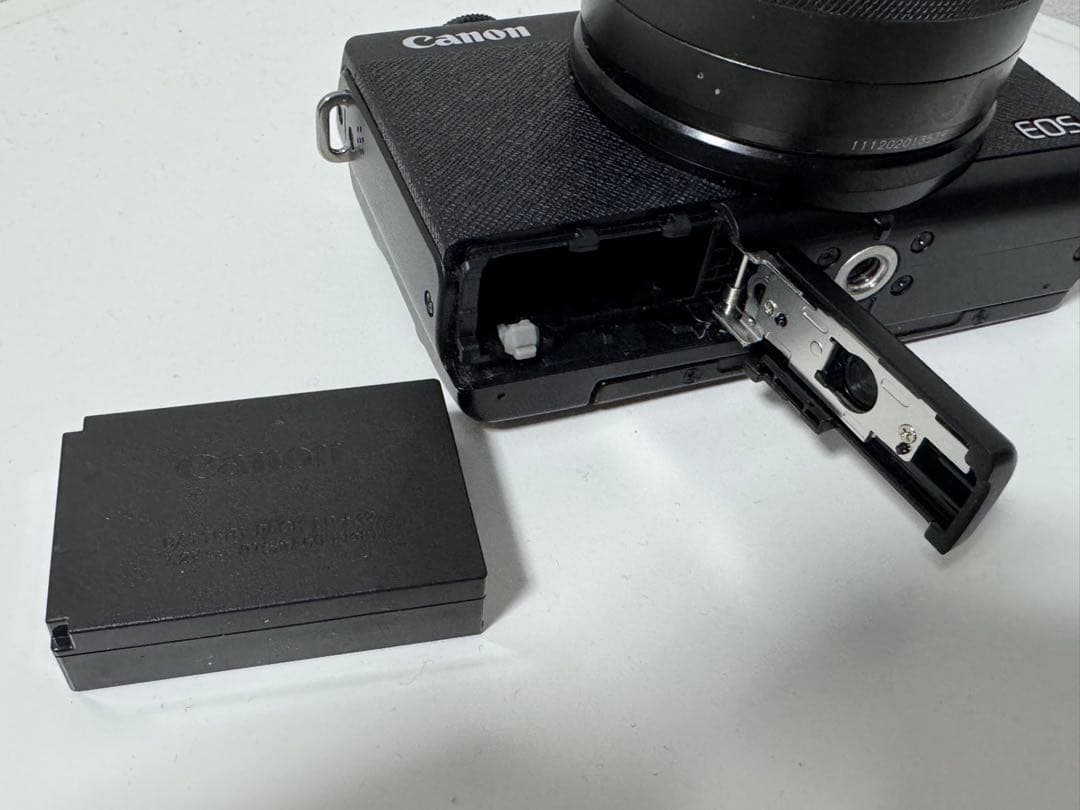 中古 Canon EOS M200 キヤノン ミラーレス 一眼カメラ 標準ズーム