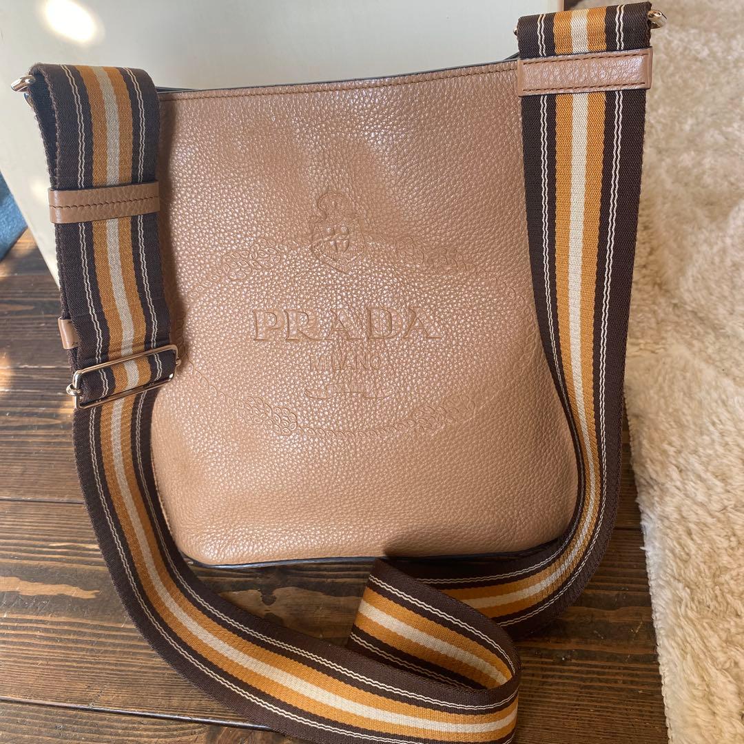 PRADA ベージュ レザー ショルダーバッグ