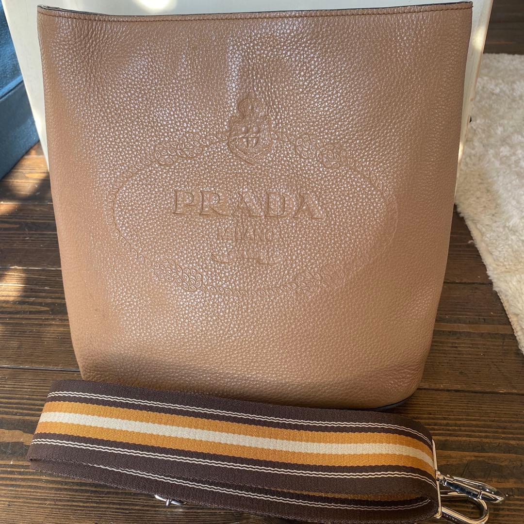 PRADA ベージュ レザー ショルダーバッグ