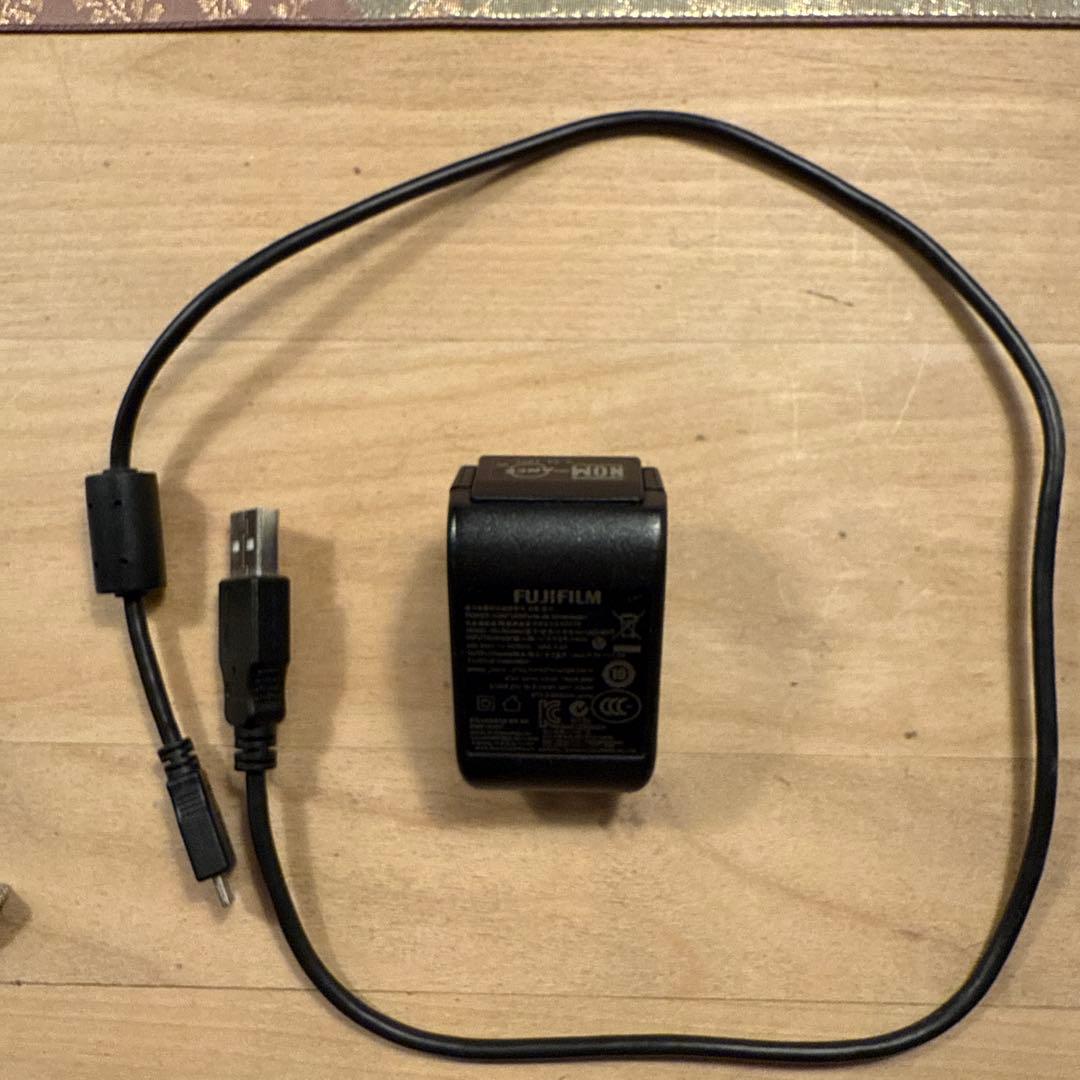 Fujifilm XQ2 ホワイト コンパクトデジタルカメラ