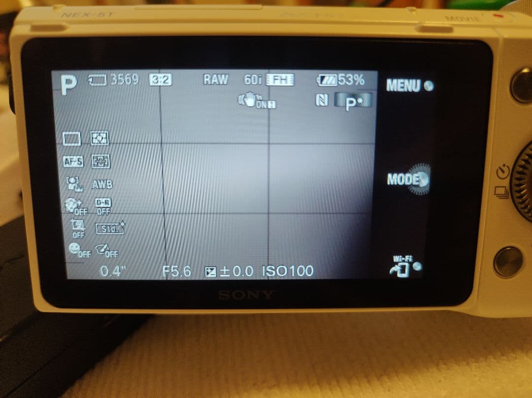 SONY NEX 5T ミラーレスカメラと16-50mmレンズのセット。