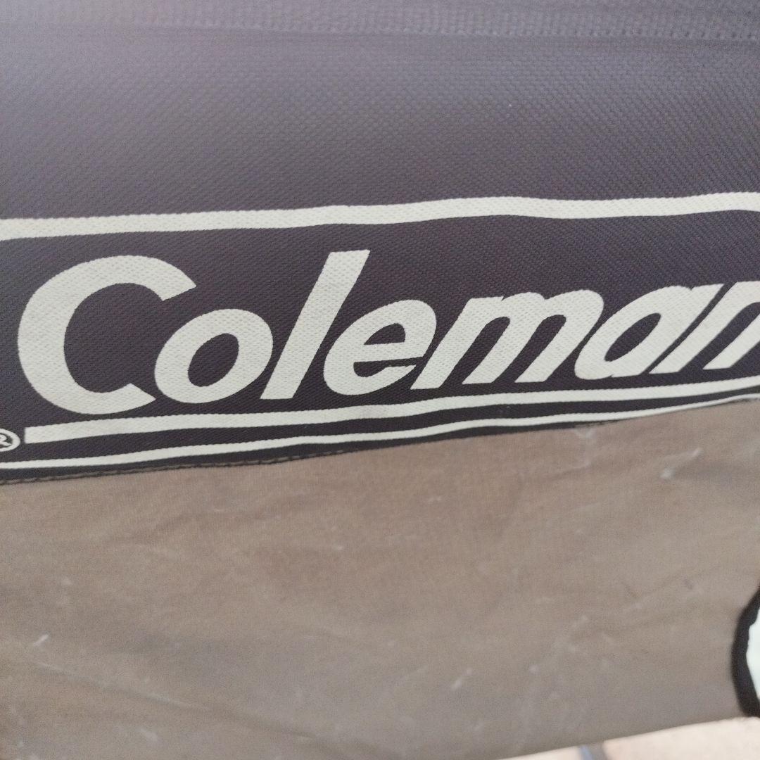 コールマンディレクターズチェア　2脚　薄いカーキ色