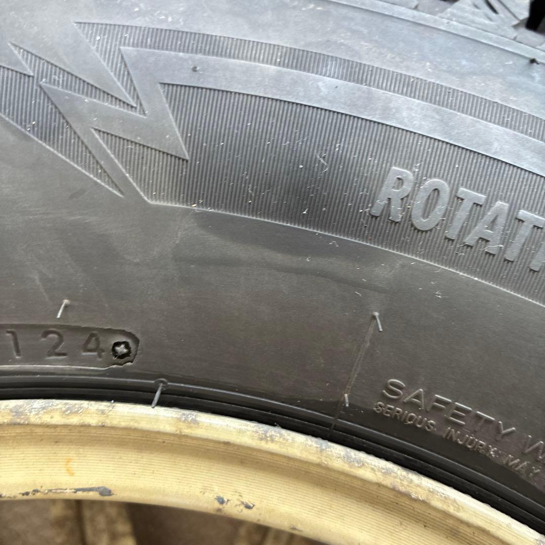 送料込　215/70R16 ブリヂストンDM-V3 スタッドレス　４本　24年製