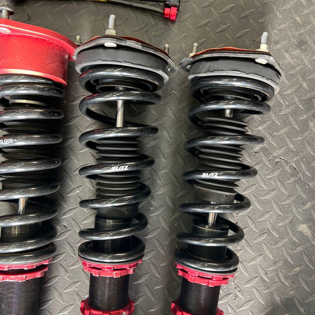 ZV37スカイライン 車高調 Blitz