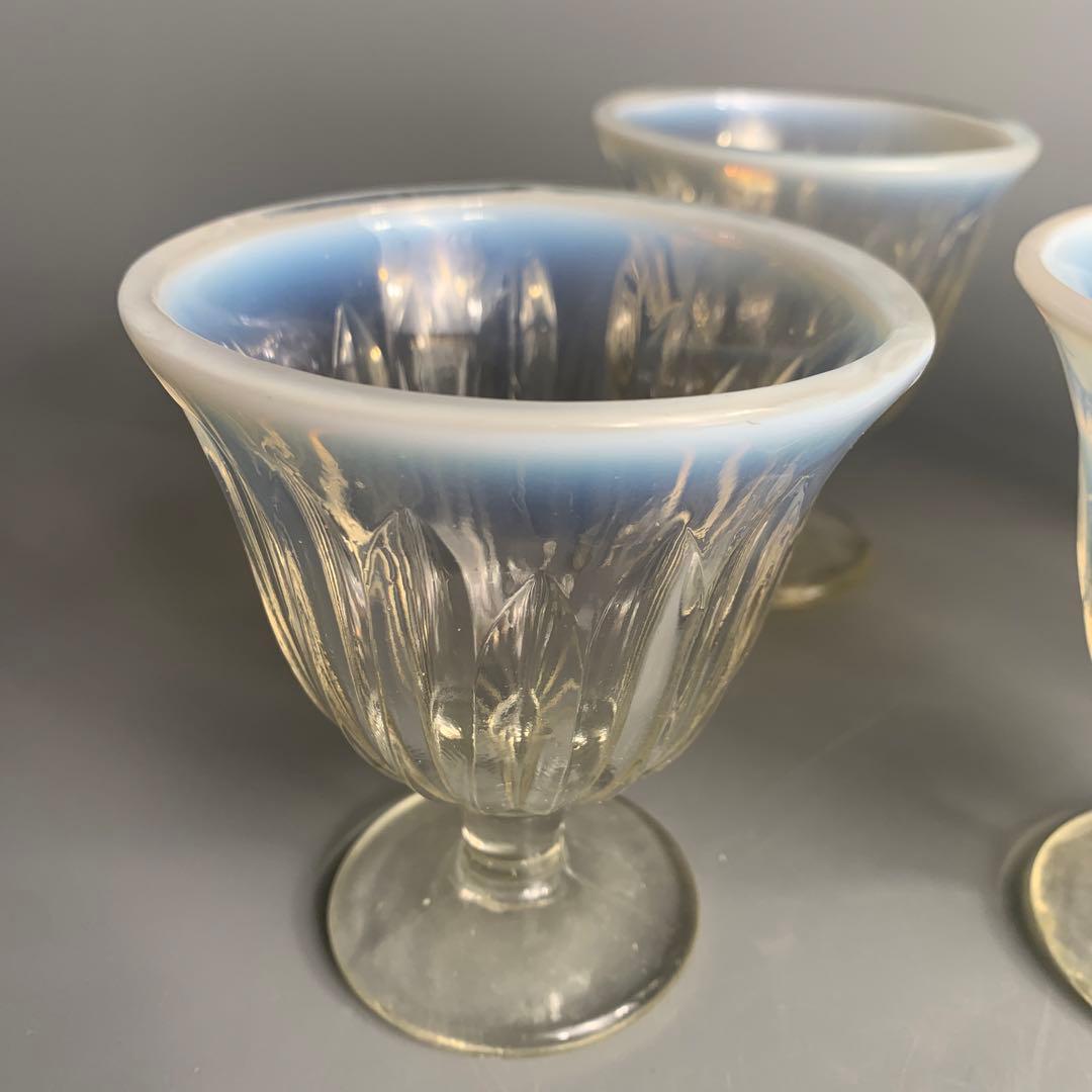 昭和初期　戦前　プレス　乳白青ぼかし　氷コップ　デザートカップ　和ガラス　古硝子