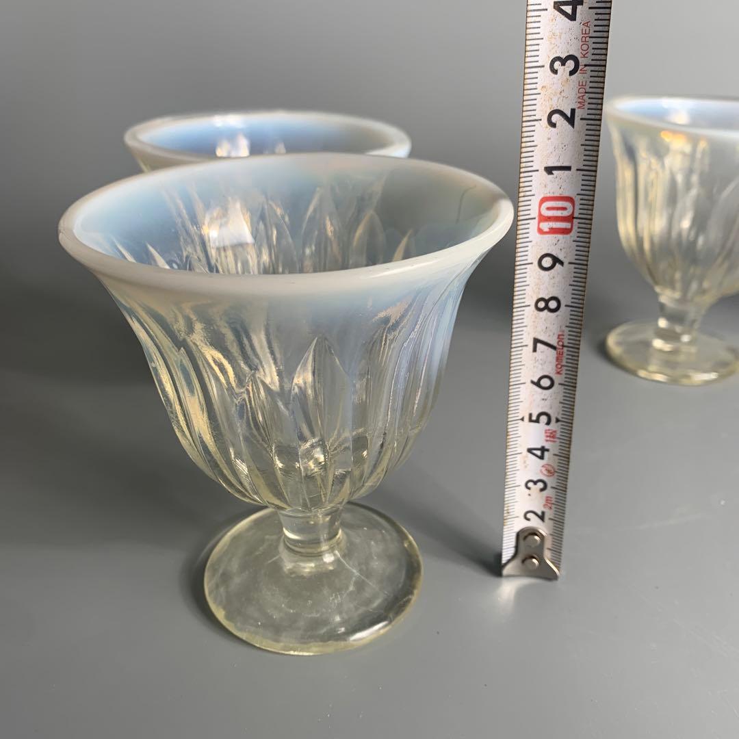昭和初期　戦前　プレス　乳白青ぼかし　氷コップ　デザートカップ　和ガラス　古硝子