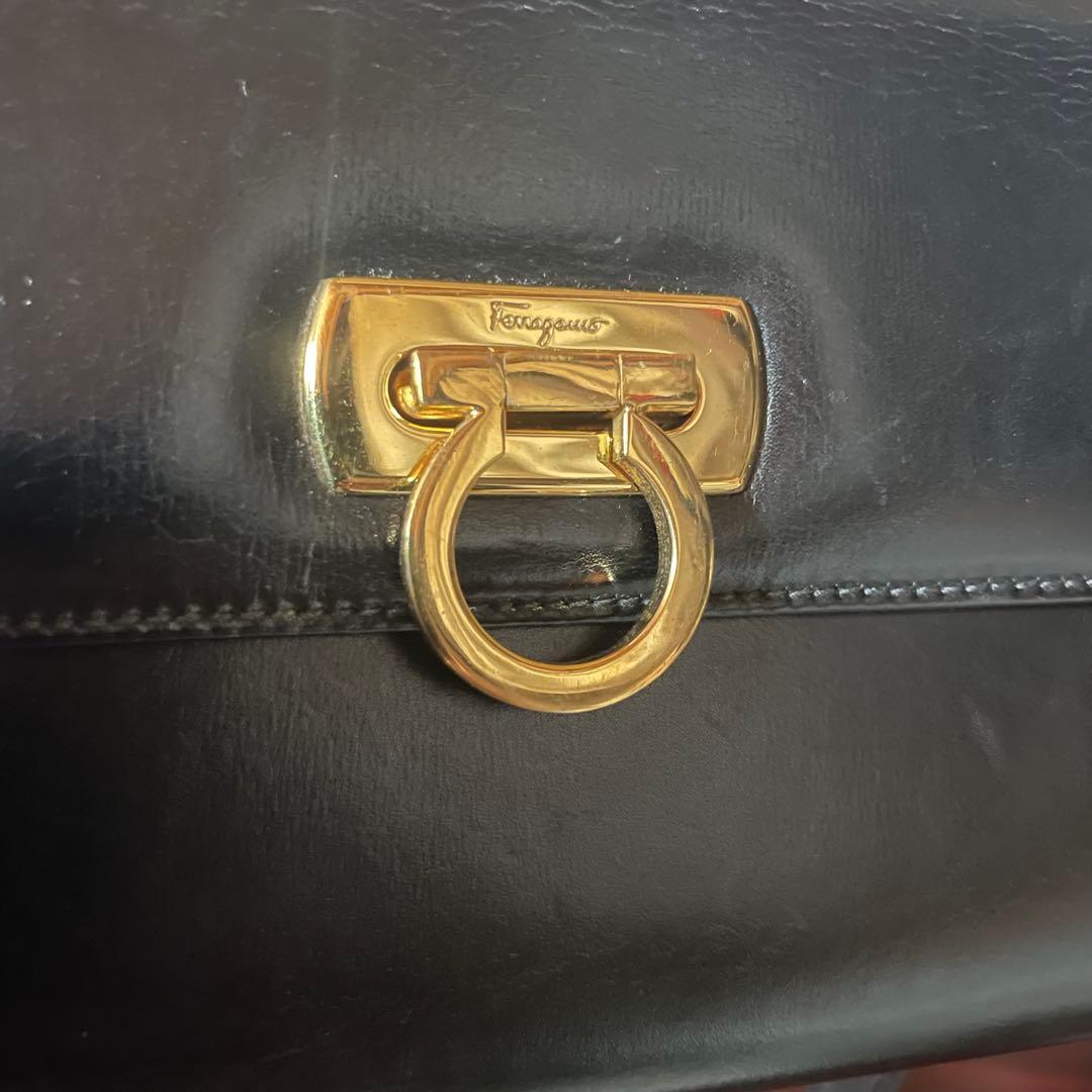 フェラガモ　ガンチーニ　ミニショルダーバッグ