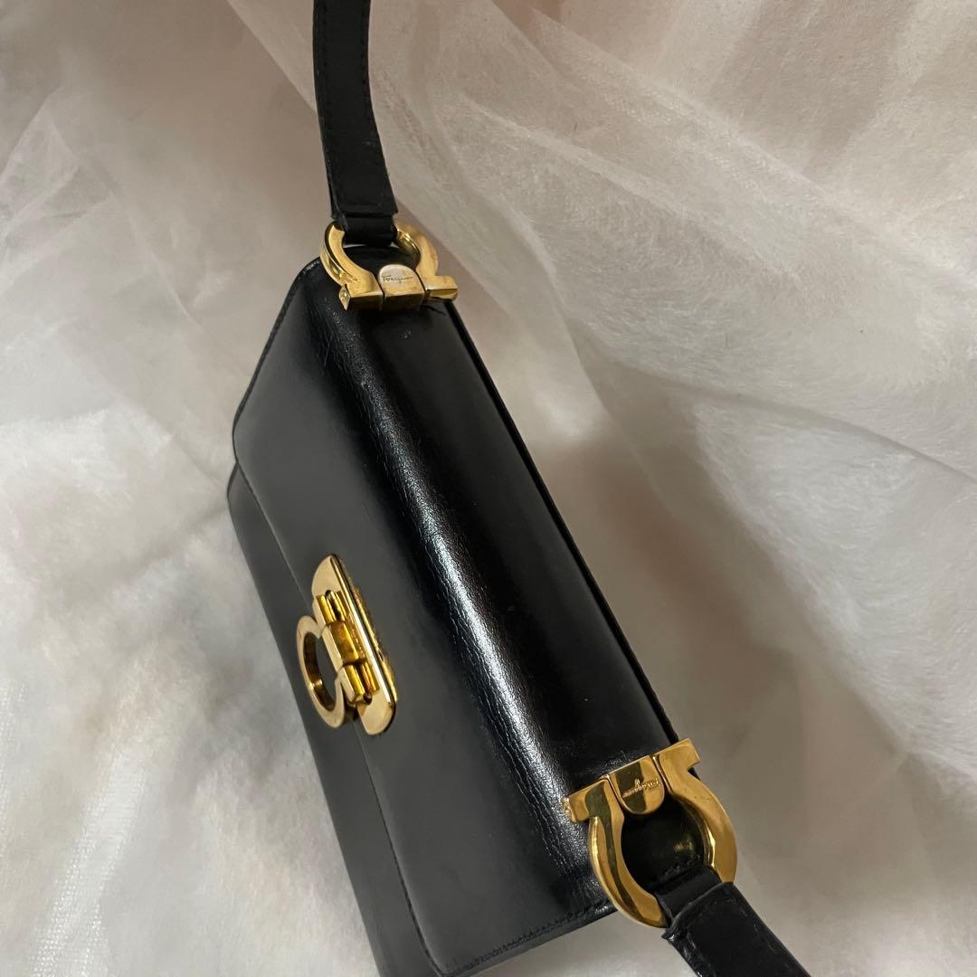 フェラガモ　ガンチーニ　ミニショルダーバッグ