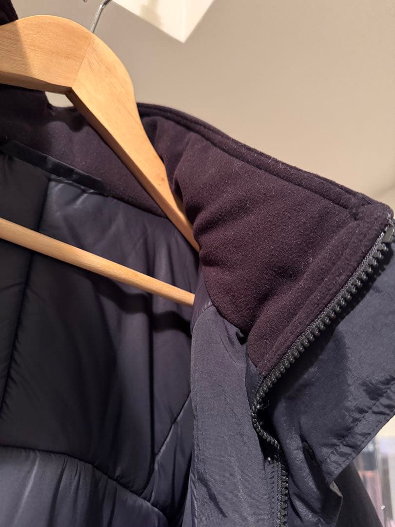 ジャケット・アウター PADDED NYLON BENCH COAT (BLACK/WHITE)