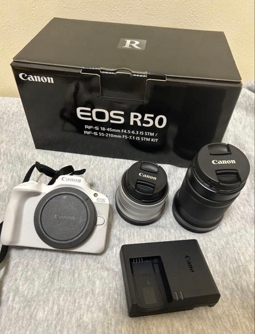 【値下げ中】EOS R50（ホワイト）・ダブルズームキット(清掃グッズ付き)