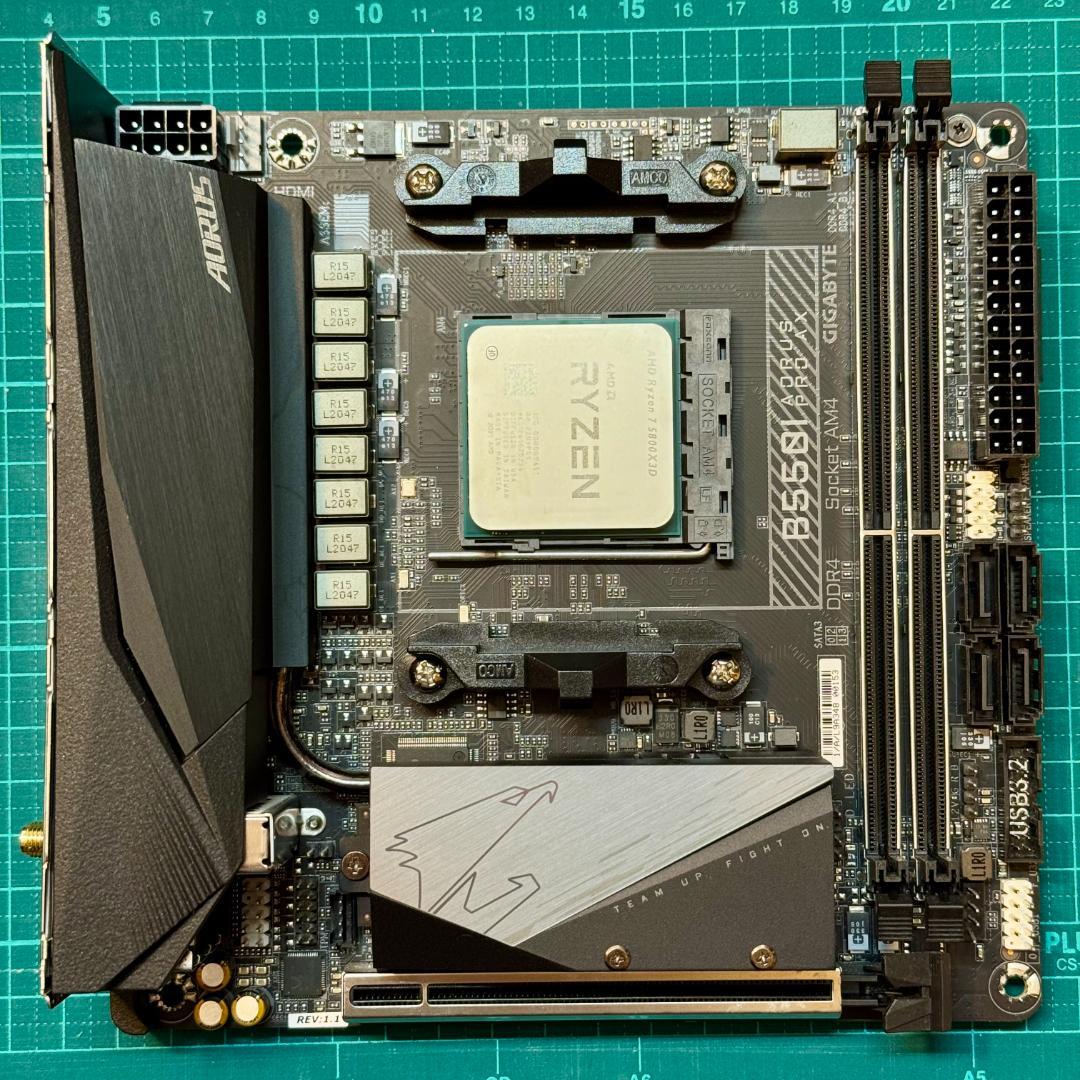 GIGABYTE B550I AORUS PRO AX マザーボード