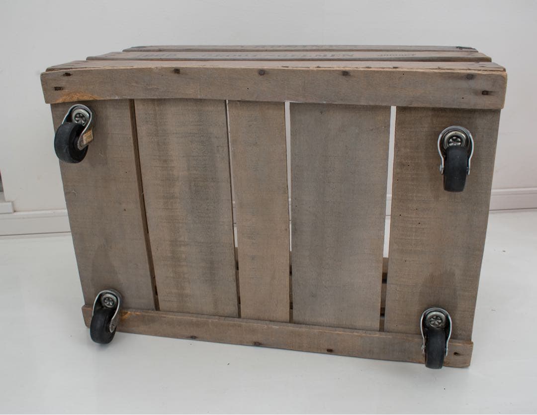 1点もの！りんご木箱　キャスター付き　インダストリアルシャビー系インテリア