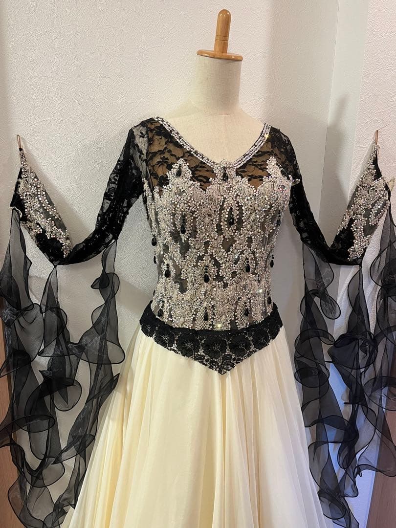 社交ダンス　ドレス ジャンティ クリーム　黒　ブラック　スタンダードドレス