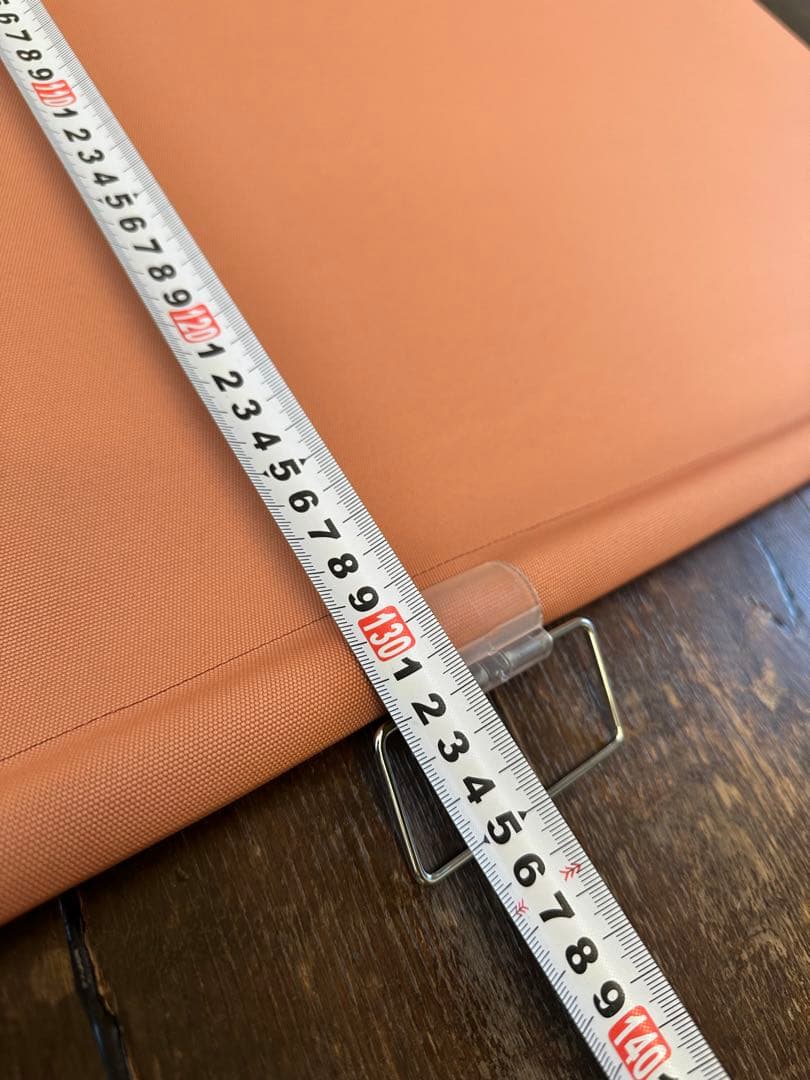 オーダーメイド　オレンジ　手動ロールスクリーン 壁面取り付け