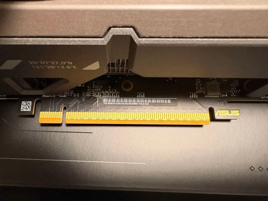 グラフィックボード・グラボ・ビデオカード ASUS TUF Gaming Radeon RX 9070 16GB