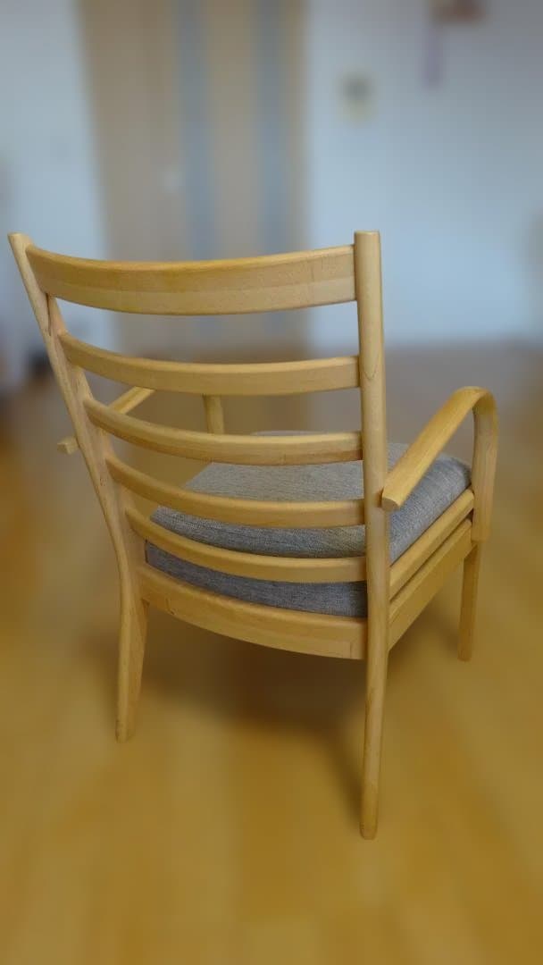 2.ソファのような座り心地(ニトリ C-27肘付き2脚+肘なし２脚）4脚セット