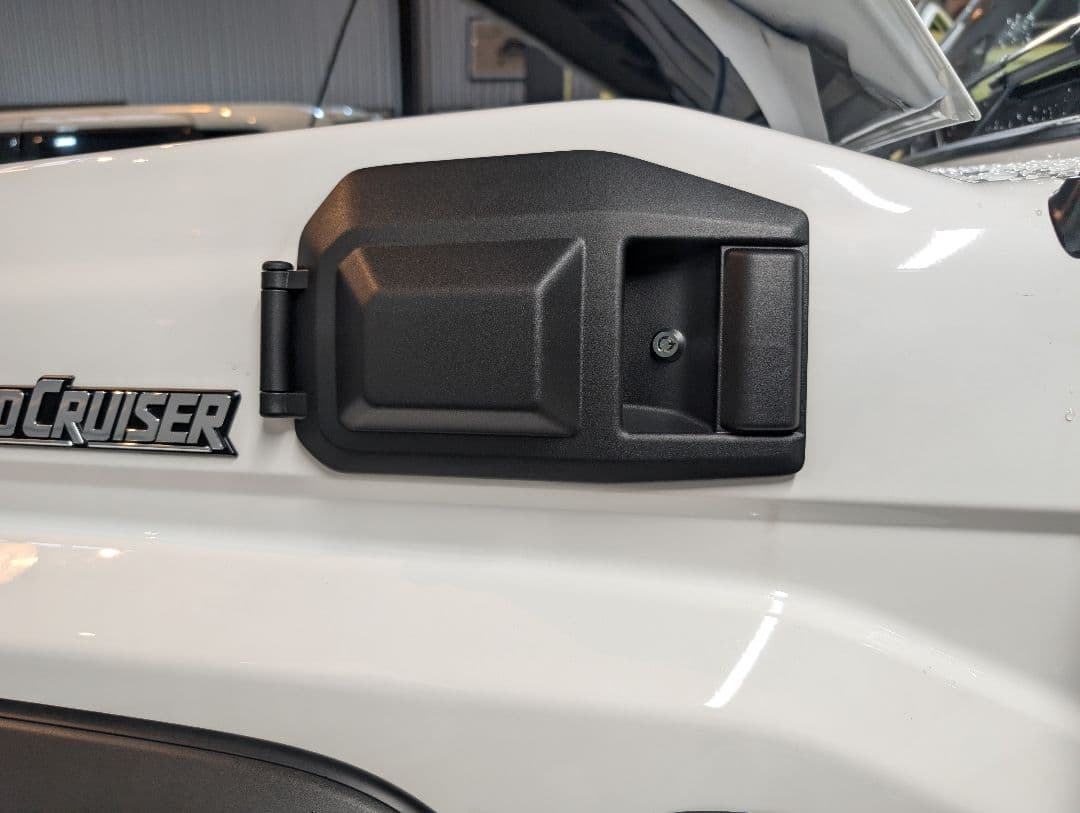 ランクル70再再販(GDJ76W) 尿素リッドカバー 鍵付き加工