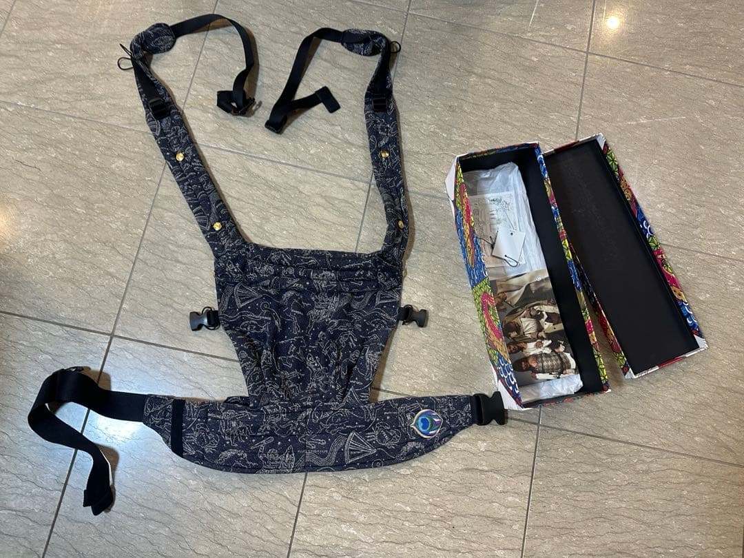 【artipoppe】 アーティポッペ　抱っこ紐 星座柄　インサート付き